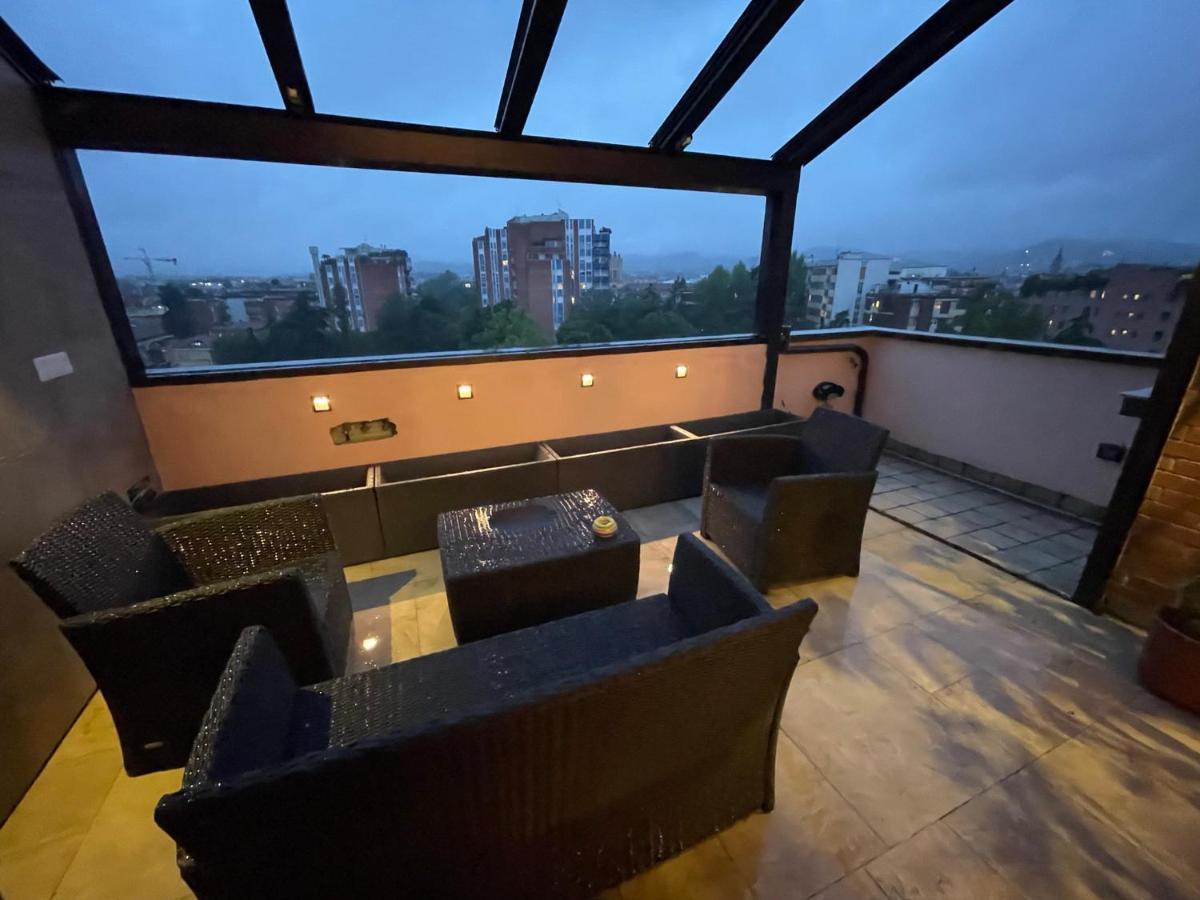 Attico Con Vista Spettacolare E Jacuzzi Appartement Bologna Buitenkant foto