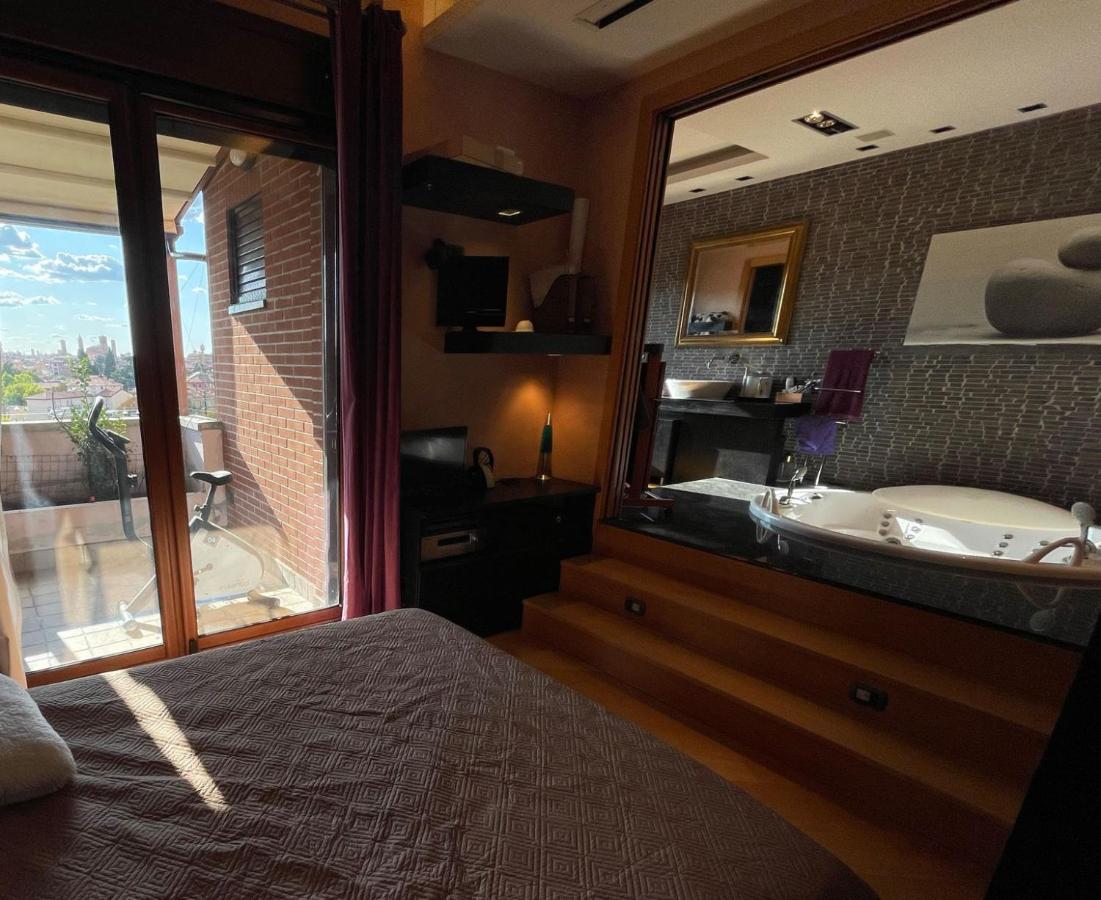 Attico Con Vista Spettacolare E Jacuzzi Appartement Bologna Buitenkant foto